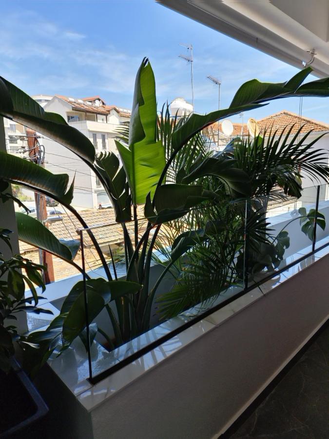 Carisa Deluxe Apartment With Jacuzzi Larnaca Exterior photo