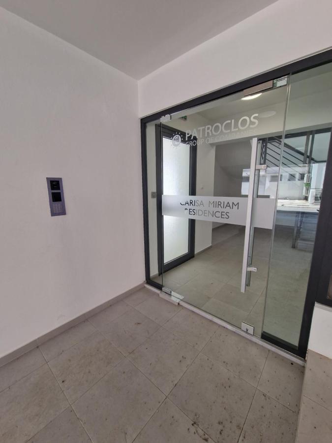 Carisa Deluxe Apartment With Jacuzzi Larnaca Exterior photo