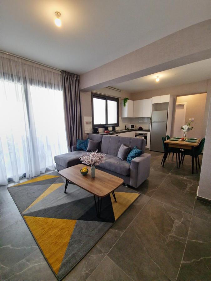 Carisa Deluxe Apartment With Jacuzzi Larnaca Exterior photo