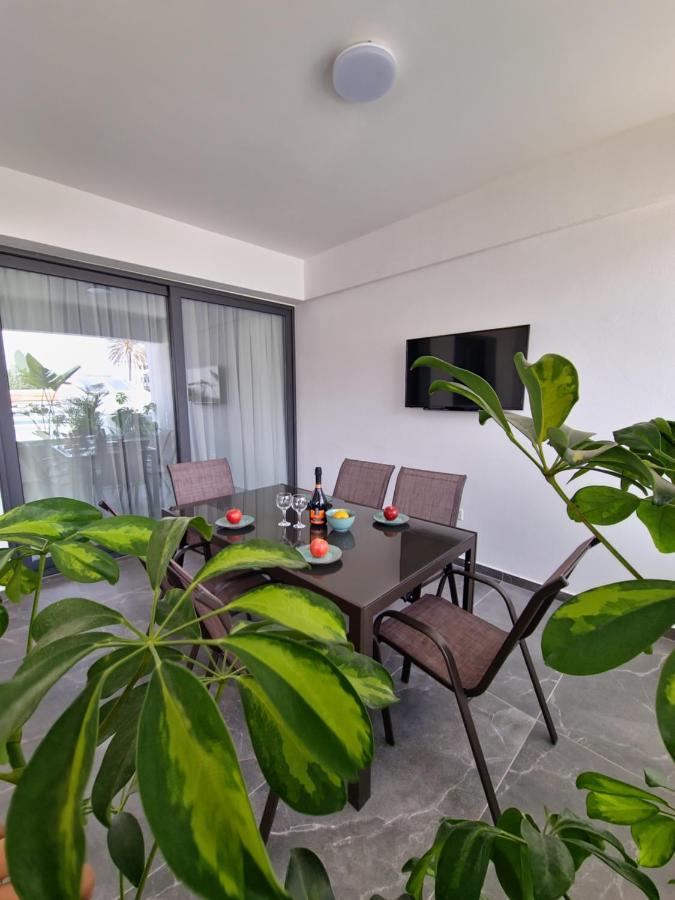 Carisa Deluxe Apartment With Jacuzzi Larnaca Exterior photo